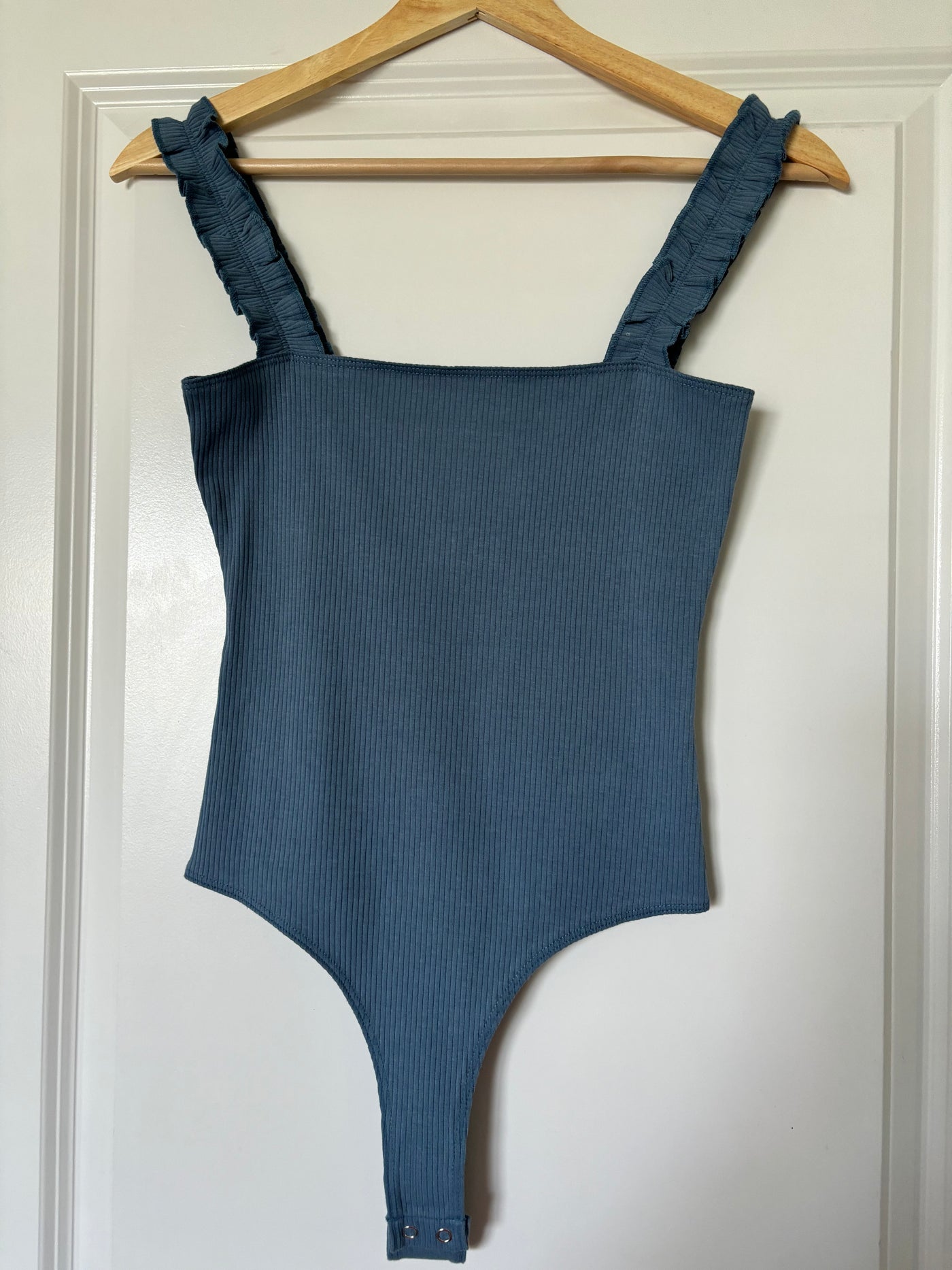 Marla Ribbed Ruffle Bodysuit | Gray Blue