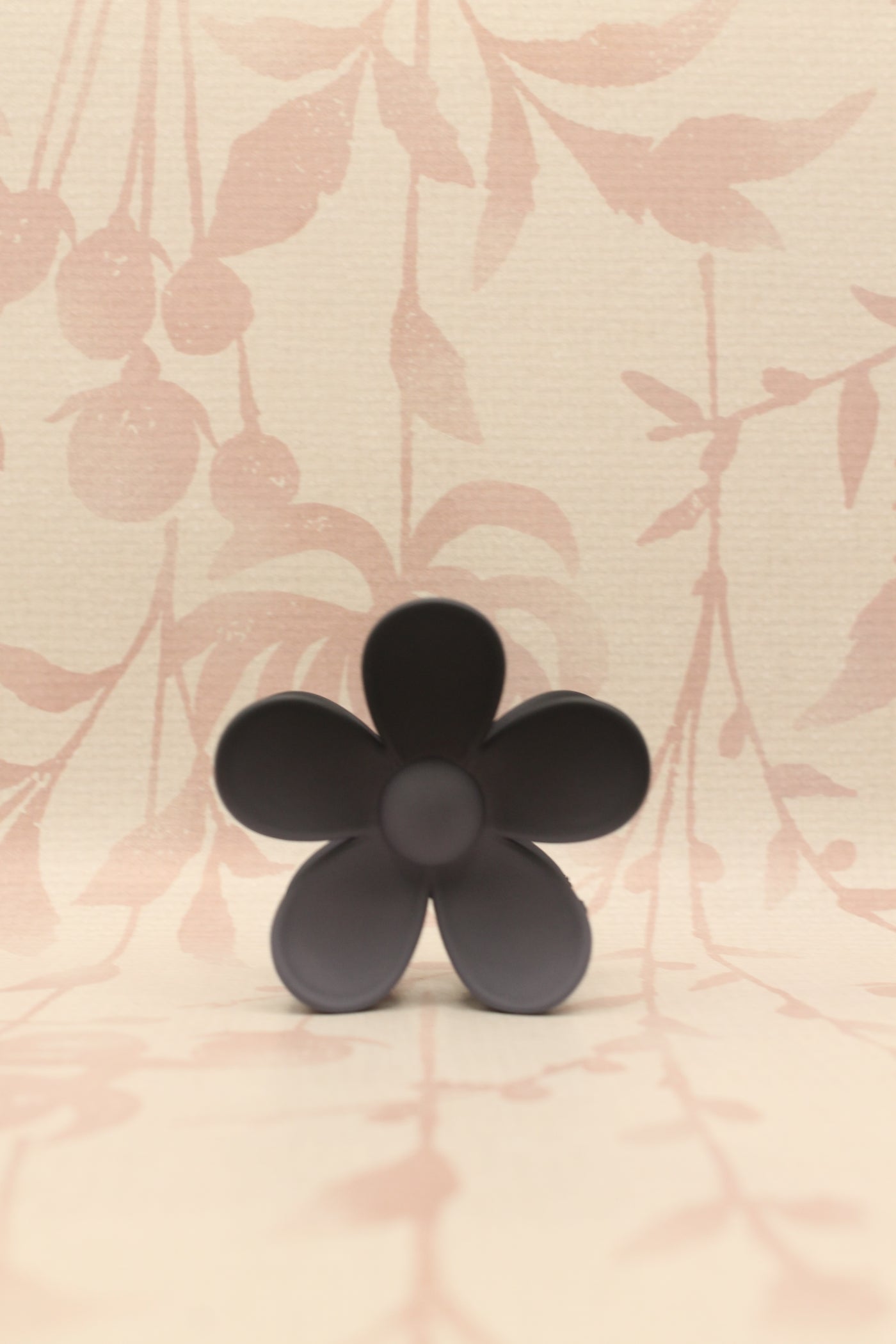 Matte Flower Hair Claw Clip | Ombre Black