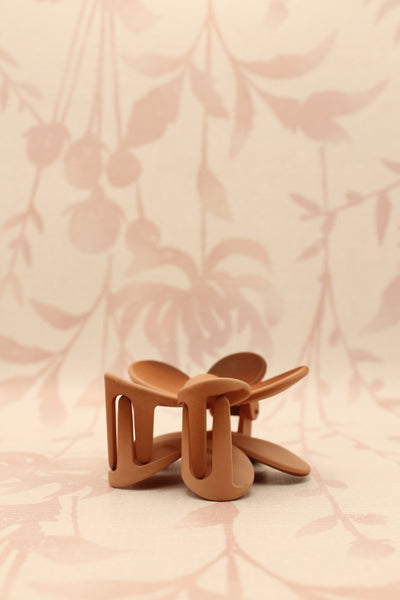 Matte Flower Hair Claw Clip | Ombre Brown