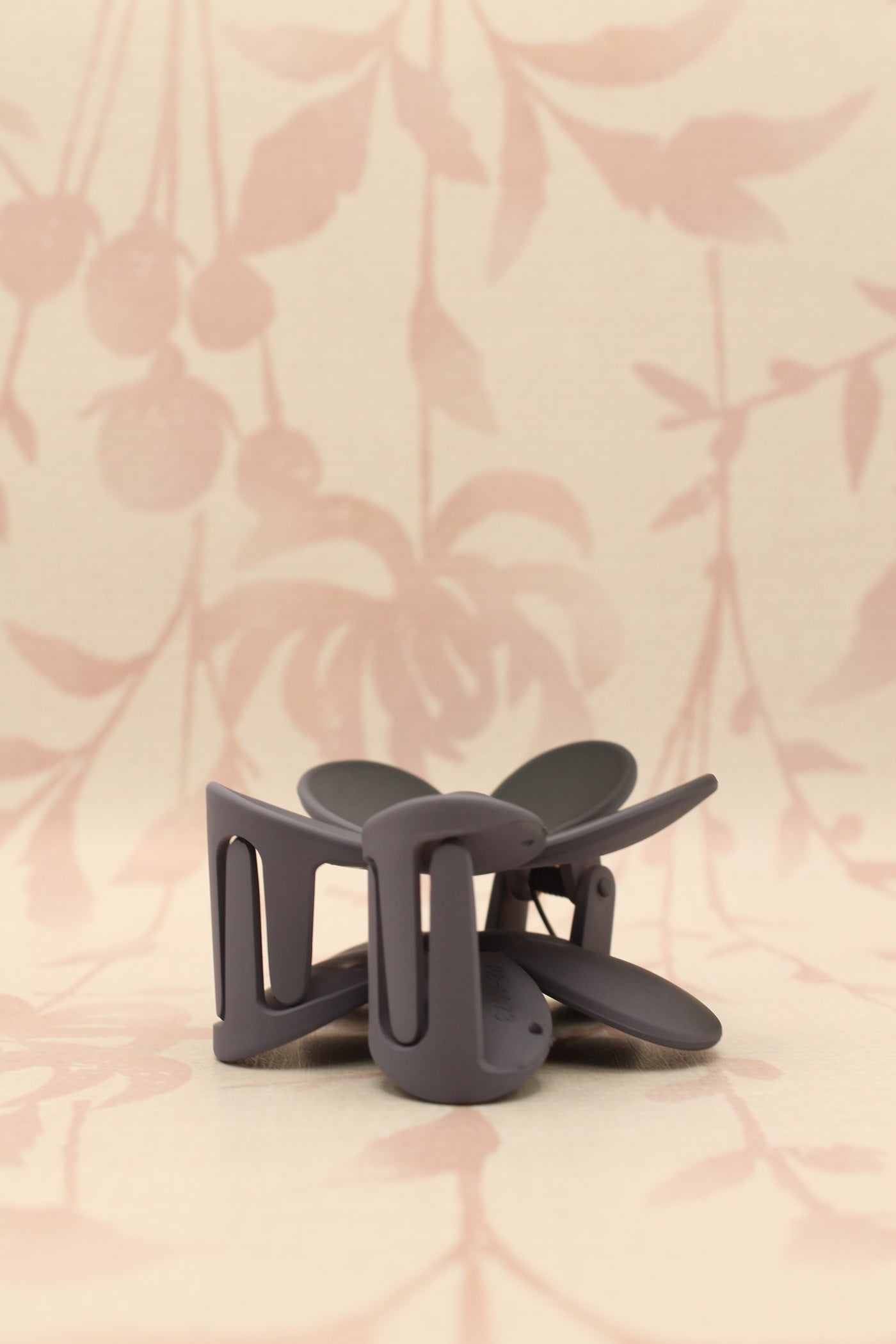 Matte Flower Hair Claw Clip | Ombre Black