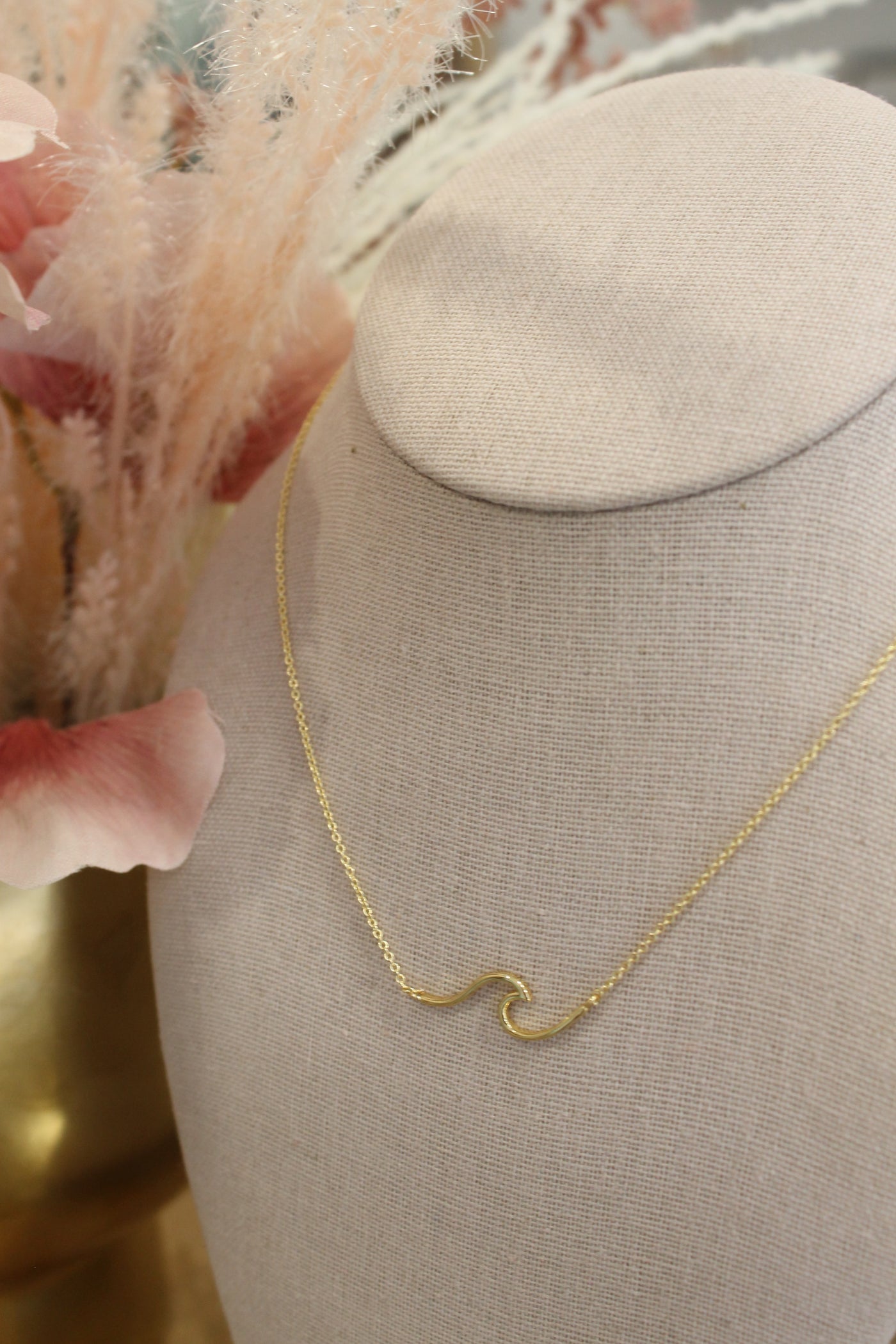 Wave Pendant Necklace | Gold
