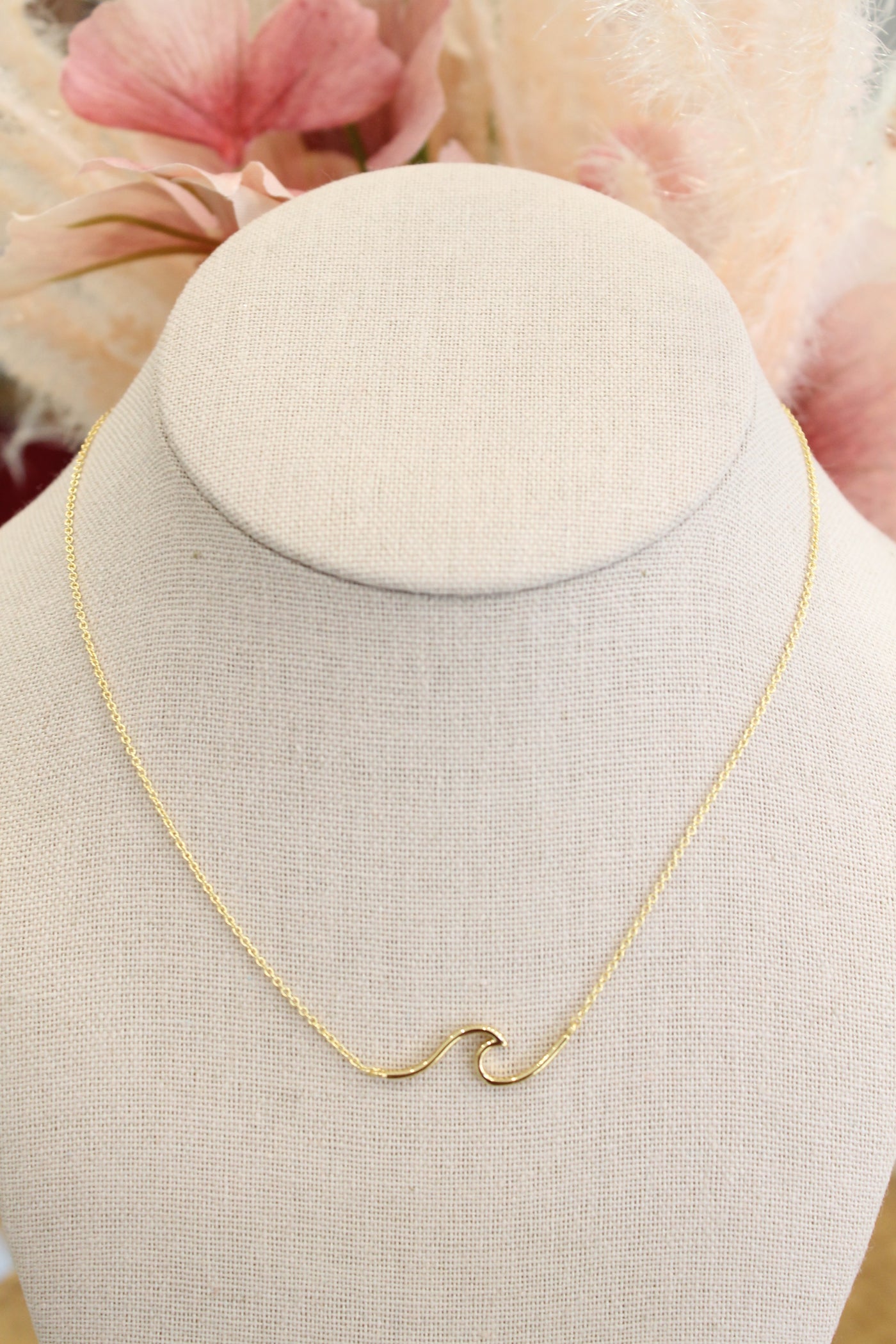 Wave Pendant Necklace | Gold
