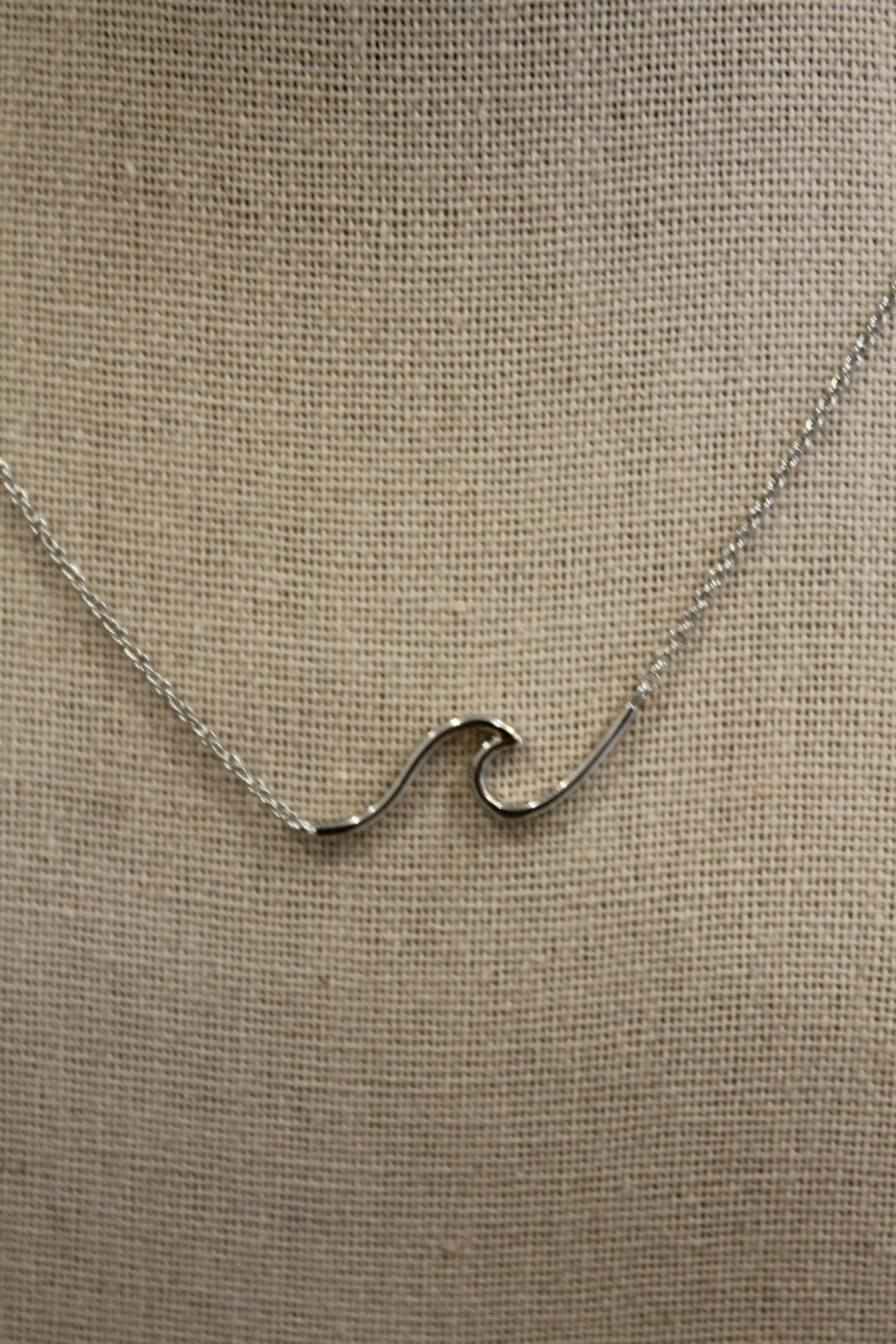 Wave Pendant Necklace | Silver