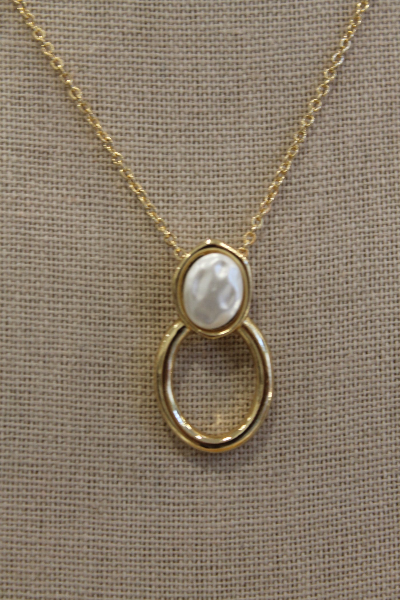 Pearl and Oval Pendant Necklace