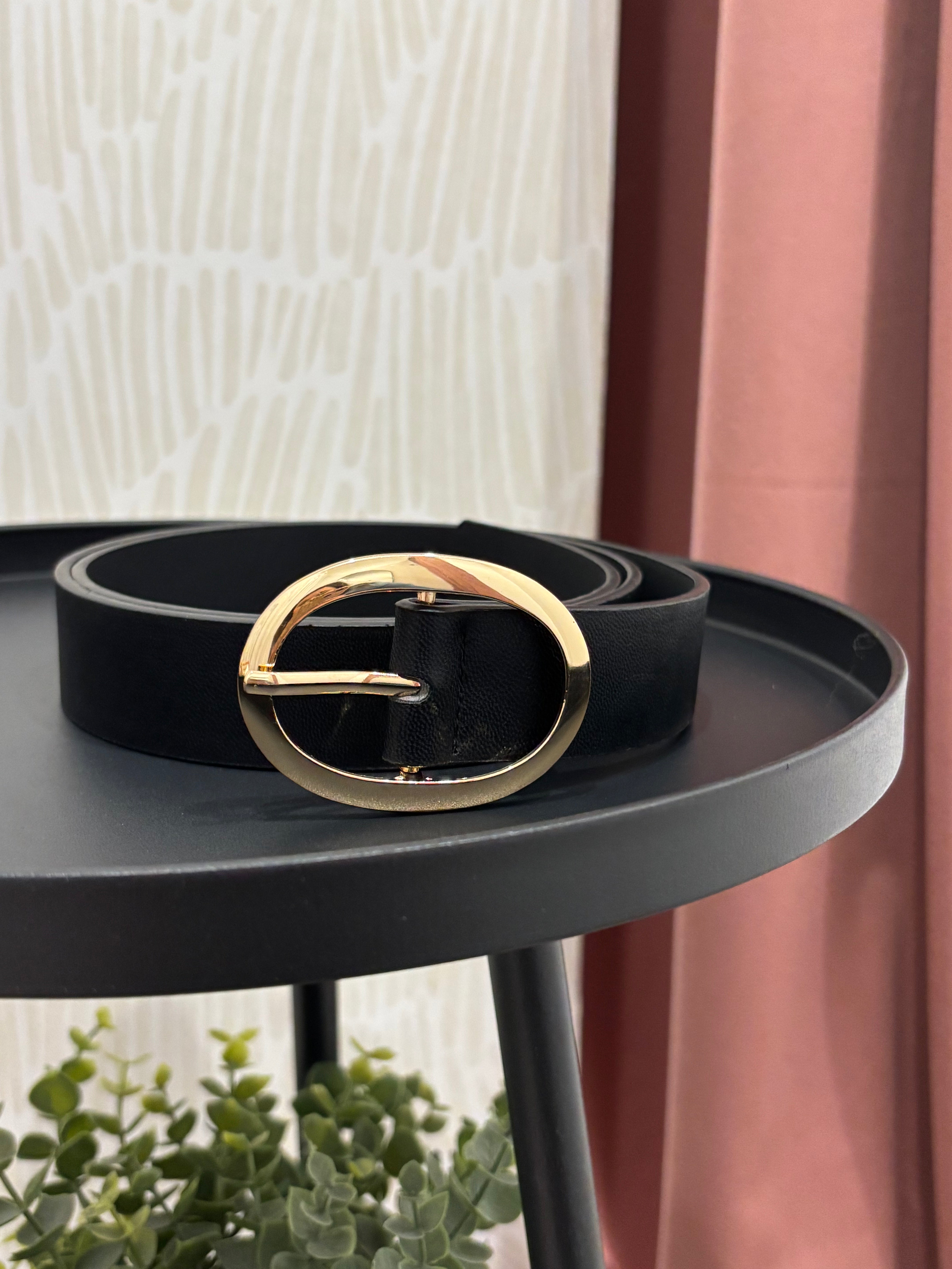 Classic Oval Buckle Leather Belt | Black