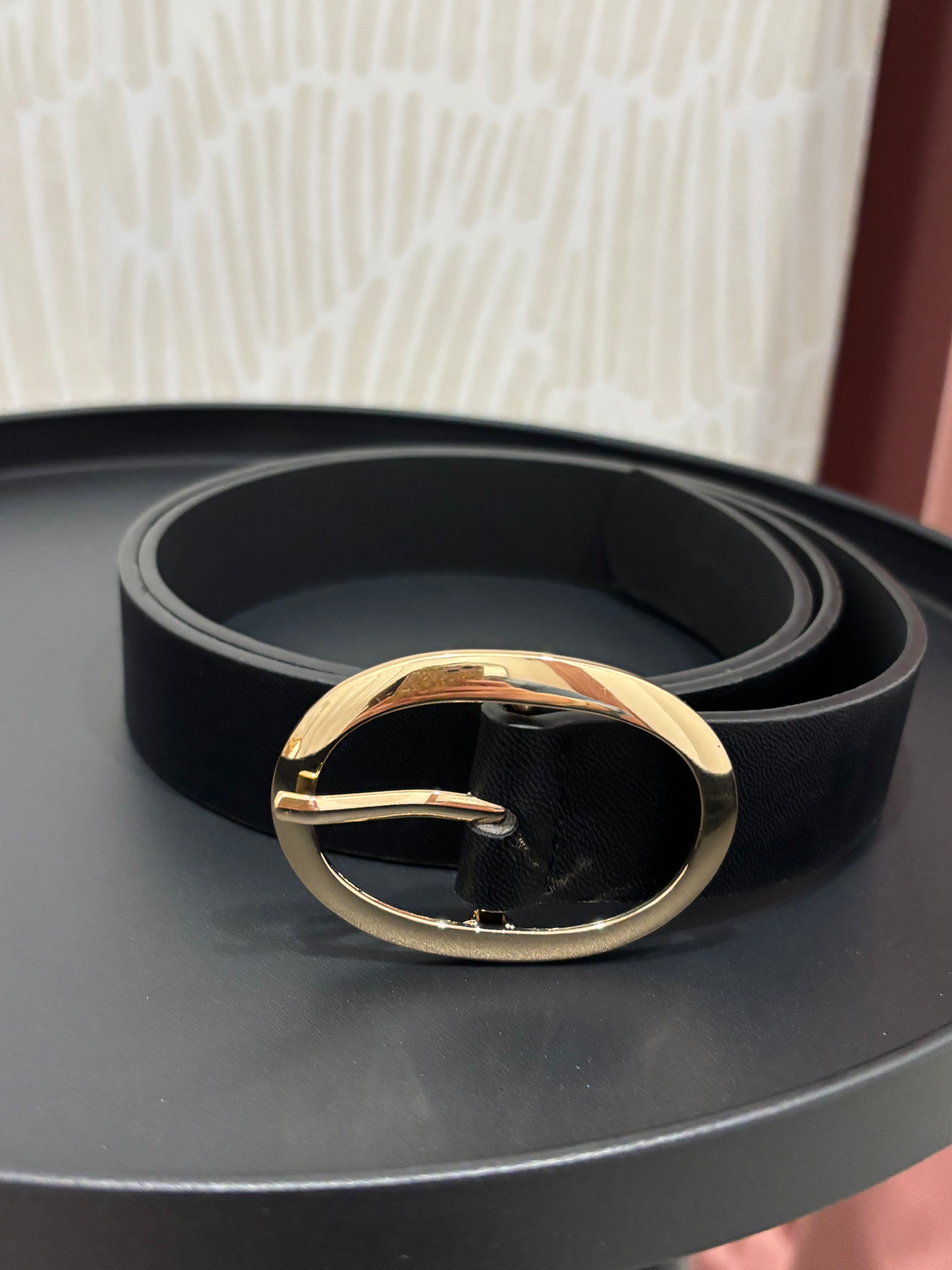 Classic Oval Buckle Leather Belt | Black