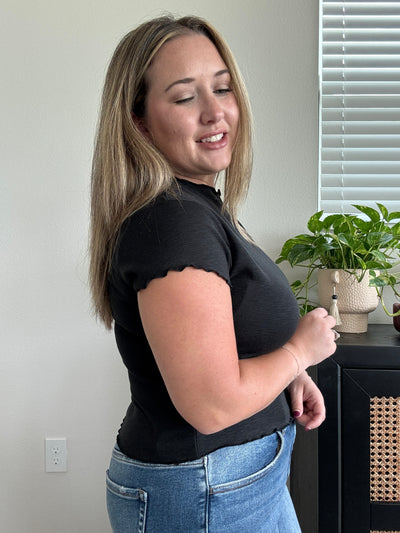 Lettuce Trim Cropped Tee | Black