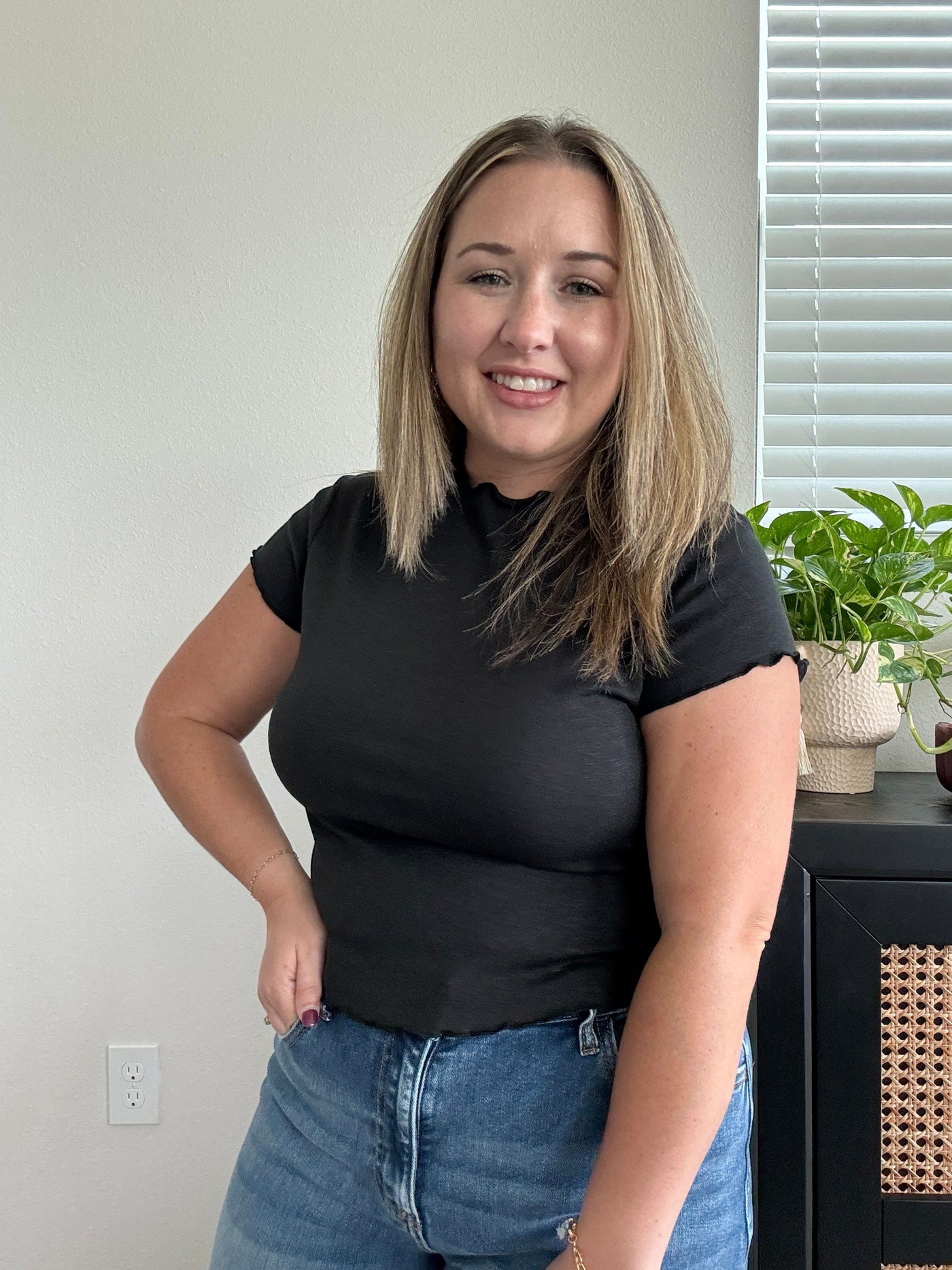 Lettuce Trim Cropped Tee | Black