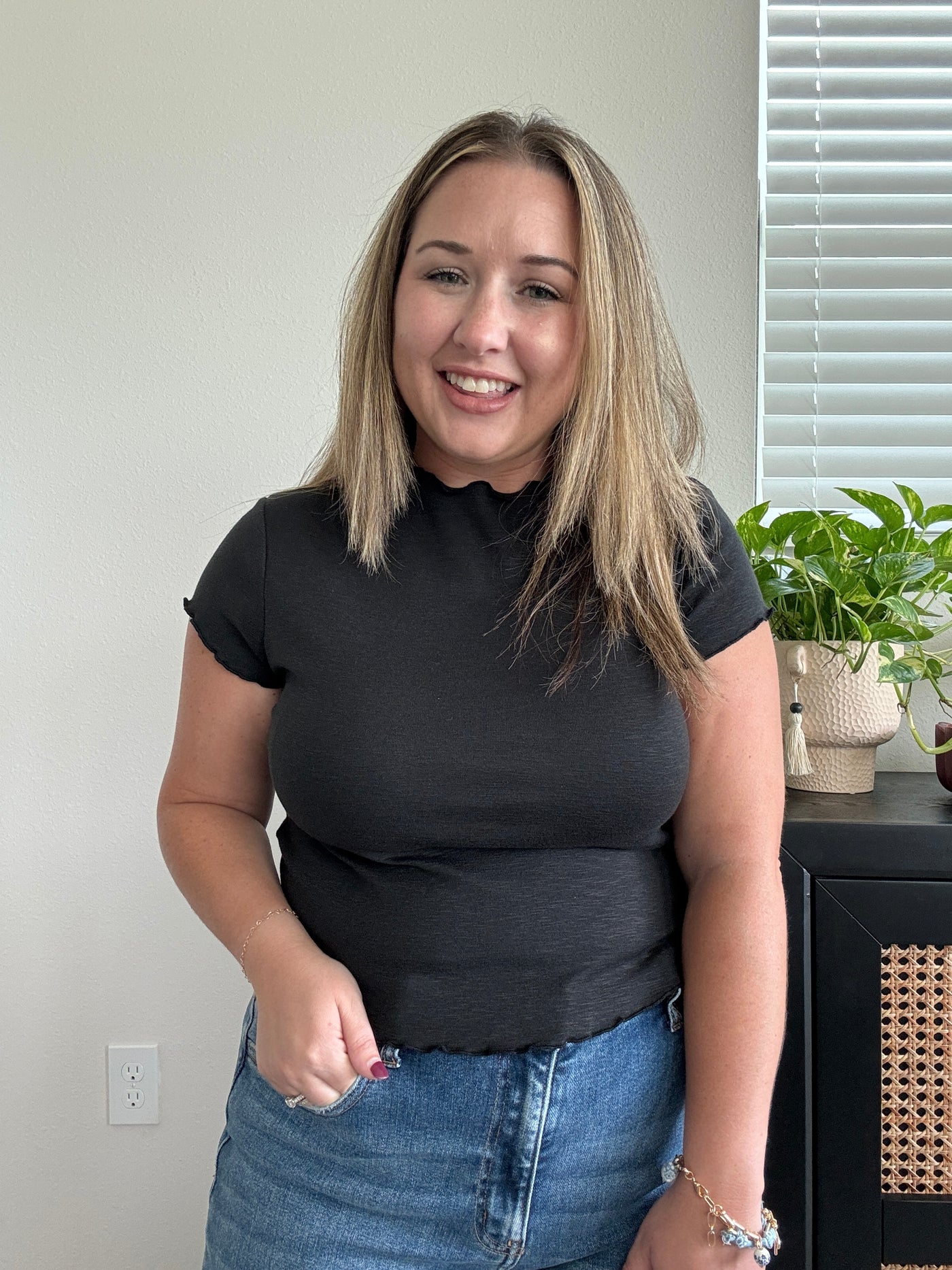 Lettuce Trim Cropped Tee | Black