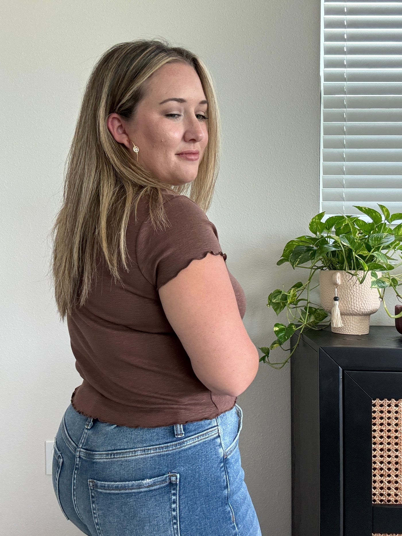 Lettuce Trim Cropped Tee | Brown