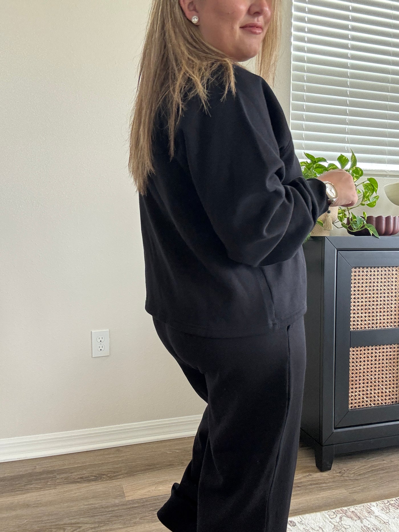 Fleece Raglan Sleeve Pullover | Black