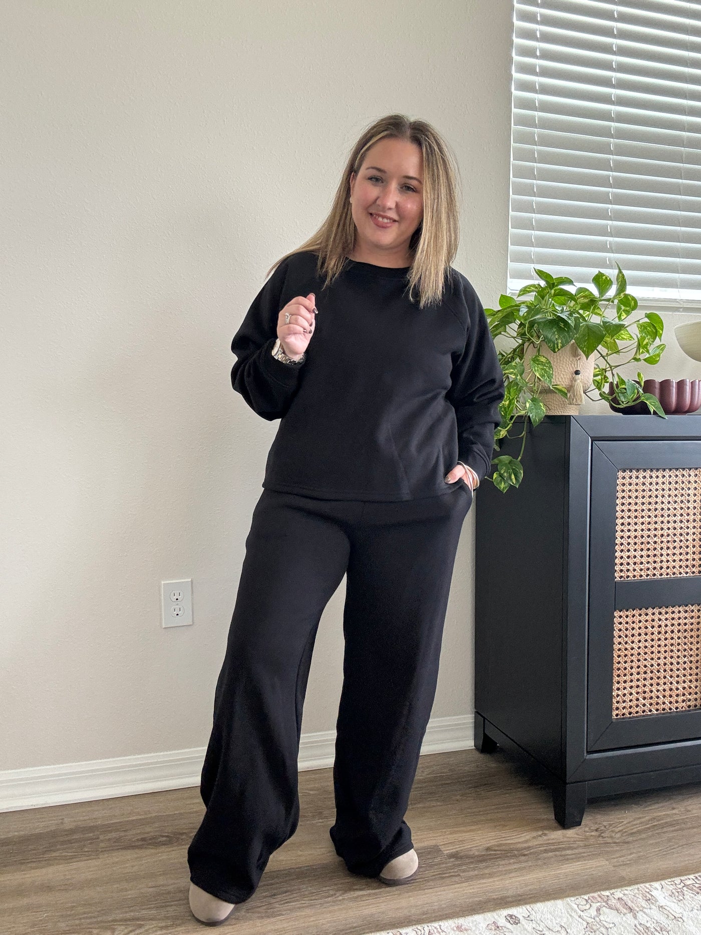 Fleece Raglan Sleeve Pullover | Black