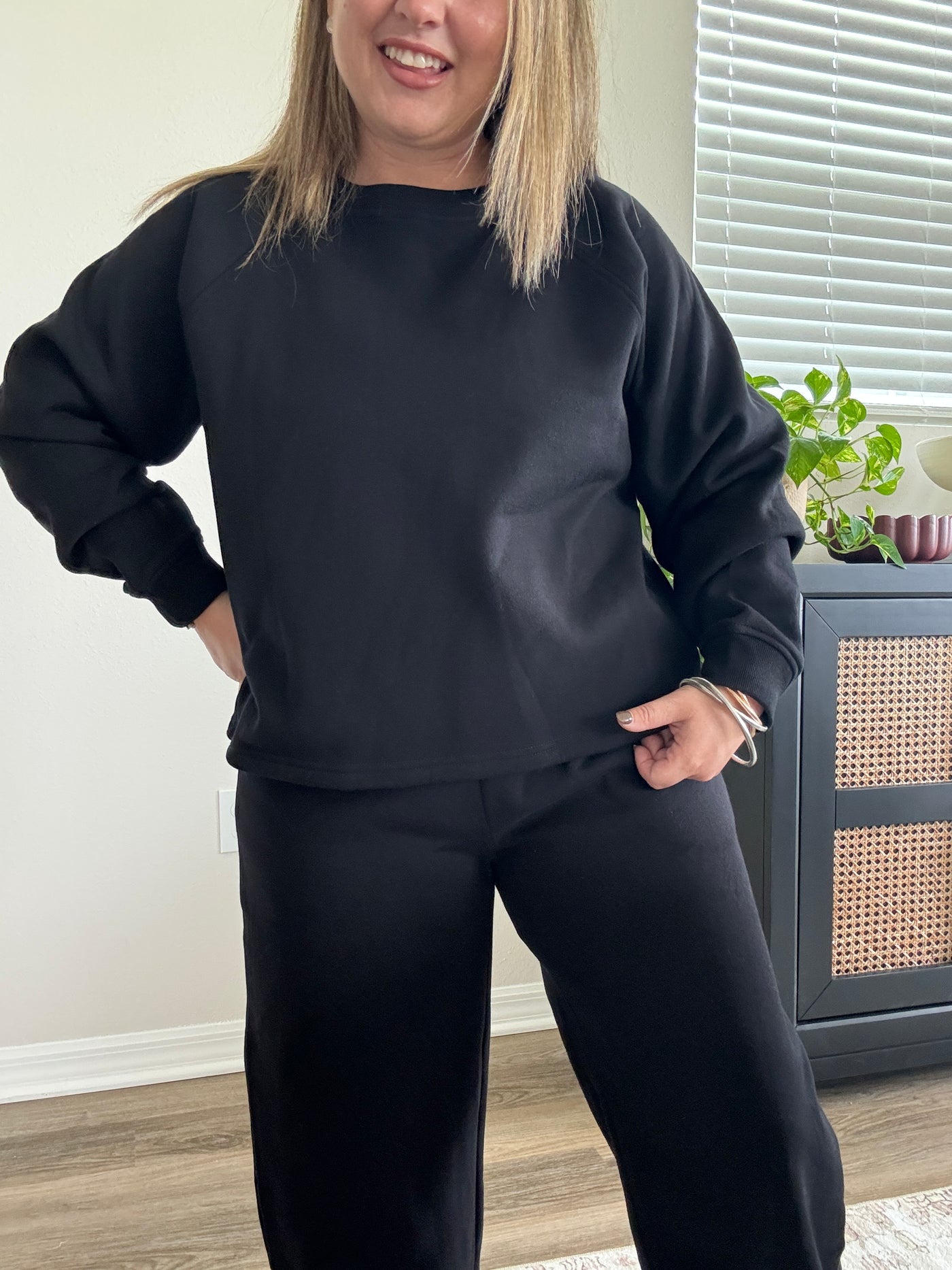 Fleece Raglan Sleeve Pullover | Black