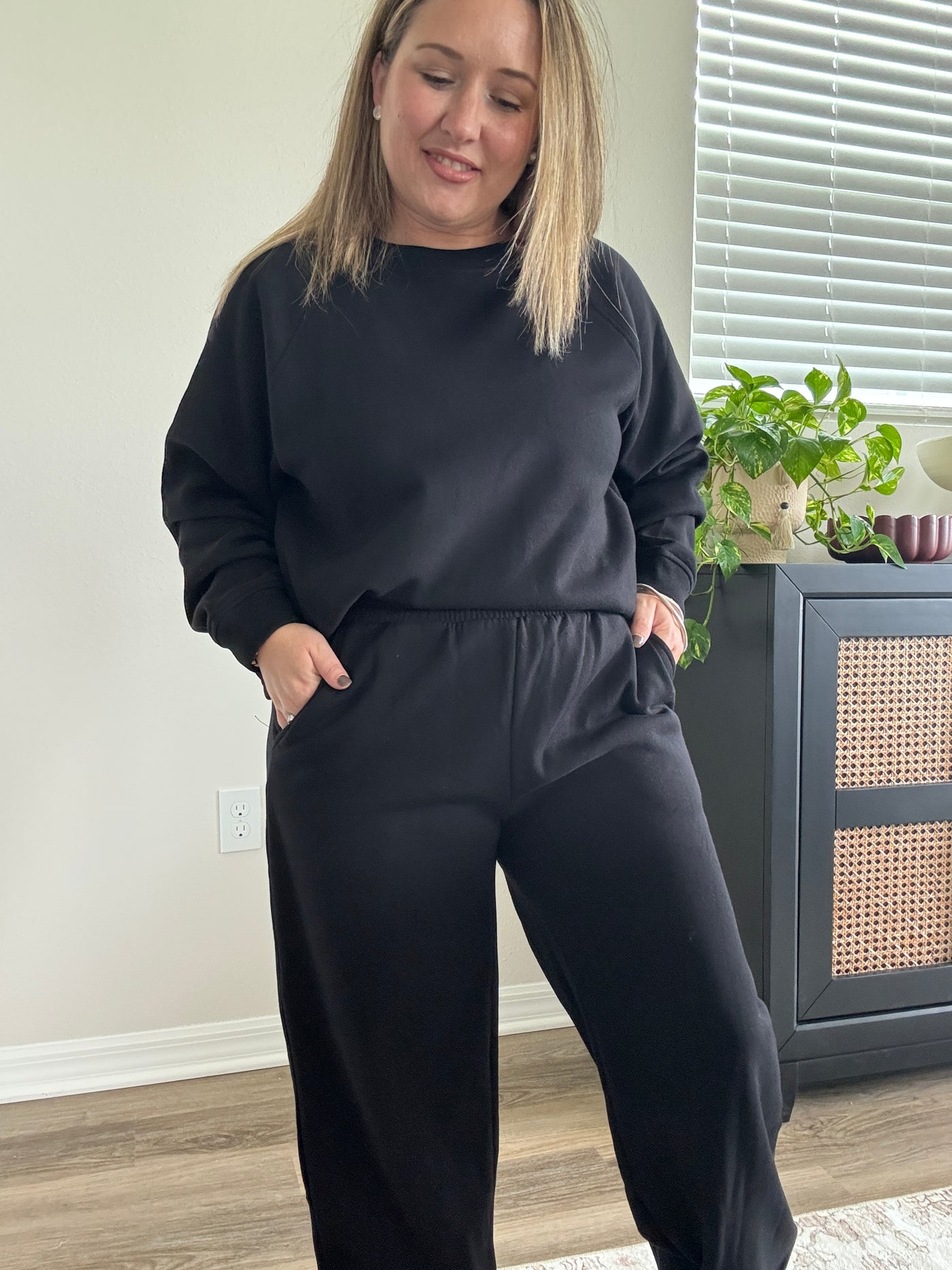 Fleece Raglan Sleeve Pullover | Black