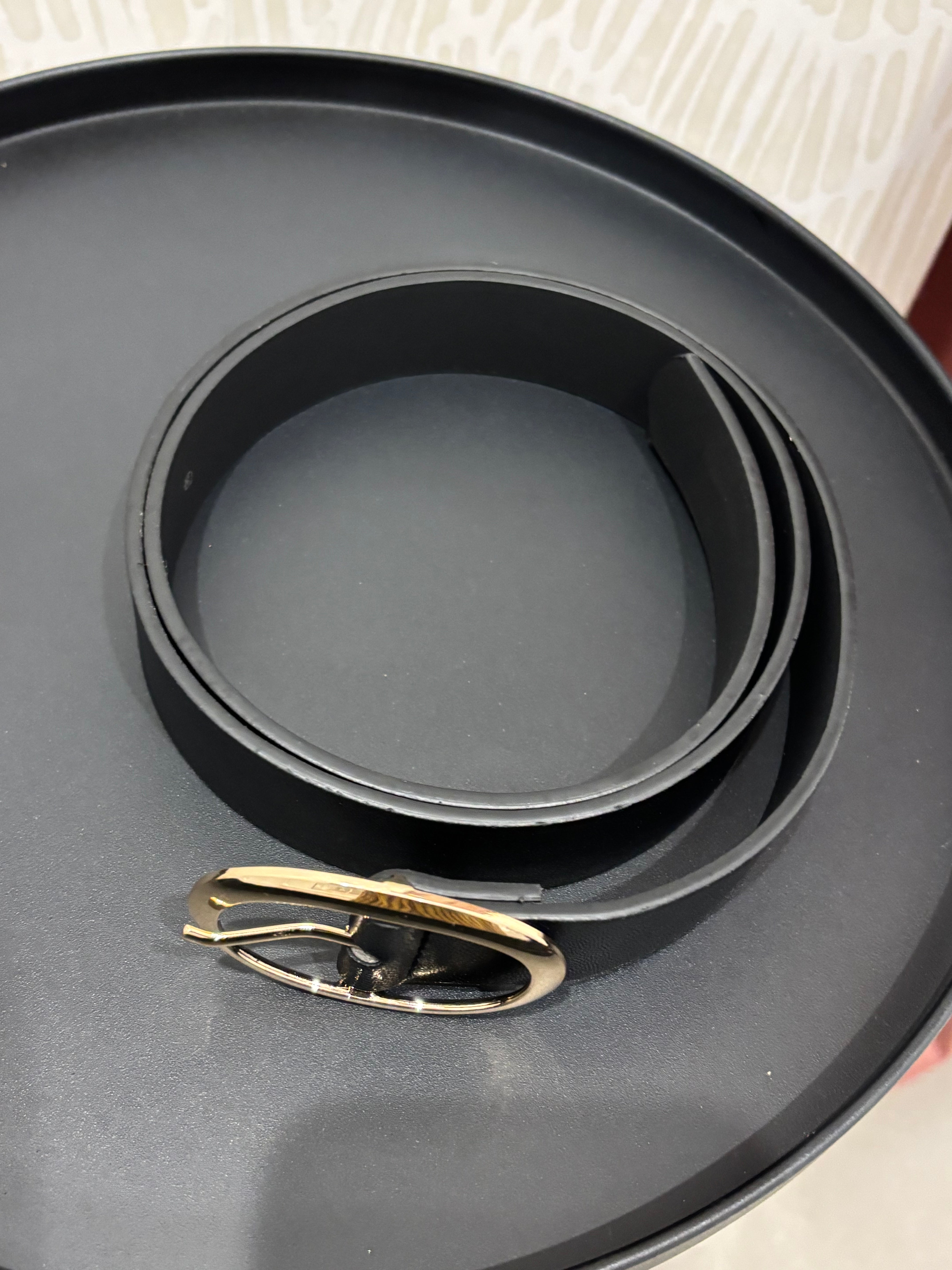Classic Oval Buckle Leather Belt | Black