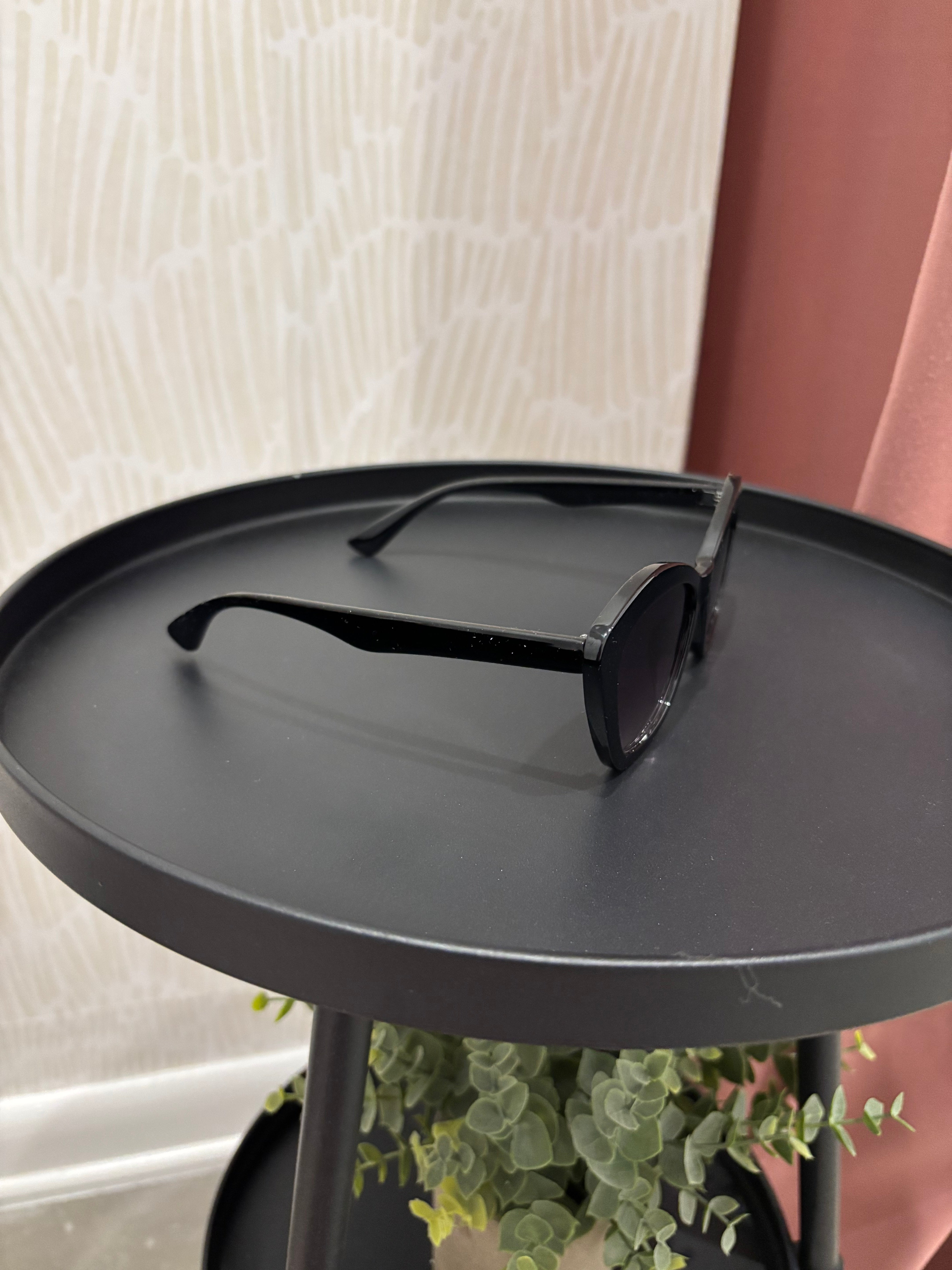 Bold Cateye Sunglasses | Black