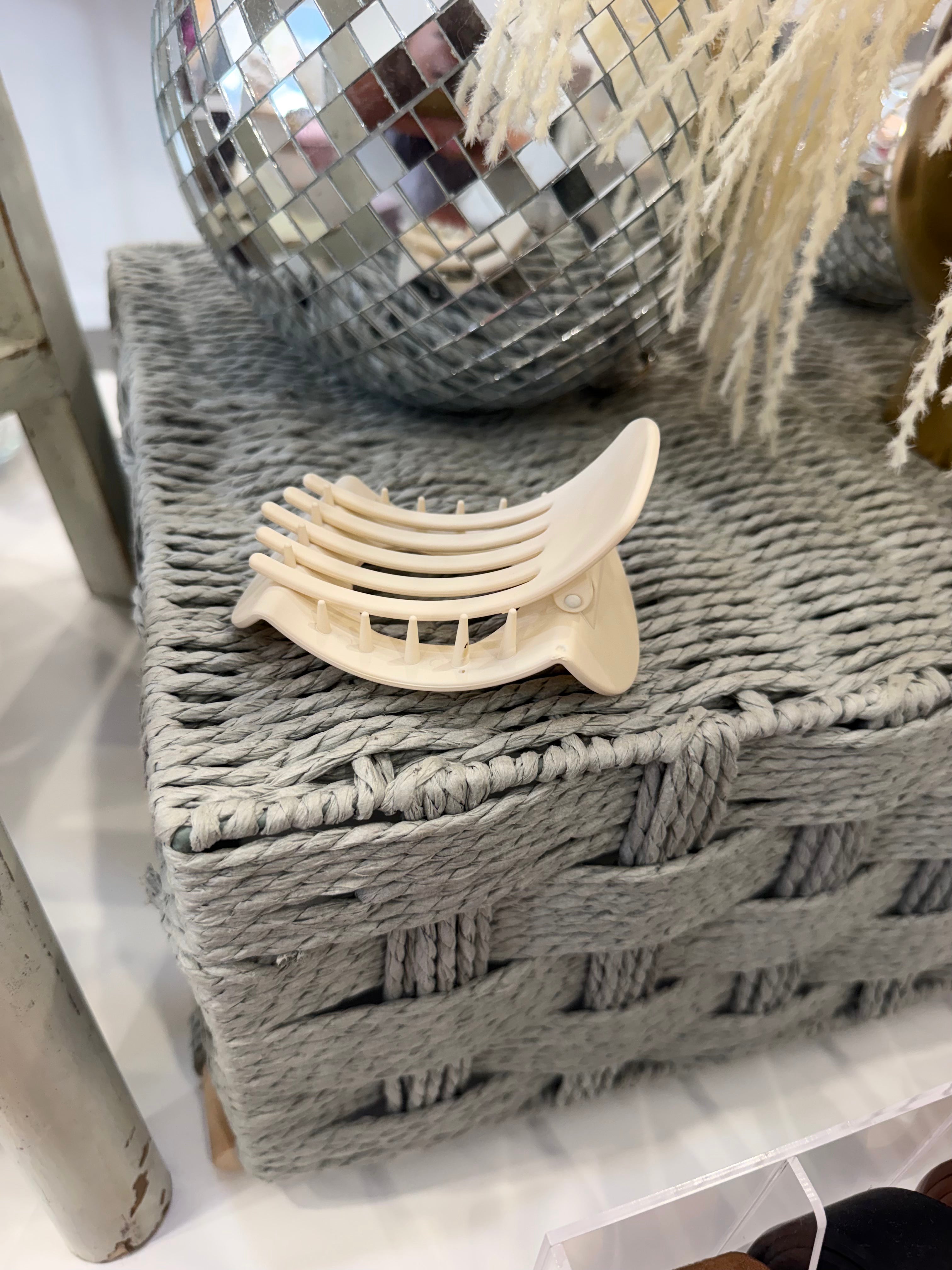 Jumbo Lay Flat Oval Hair | Off White
