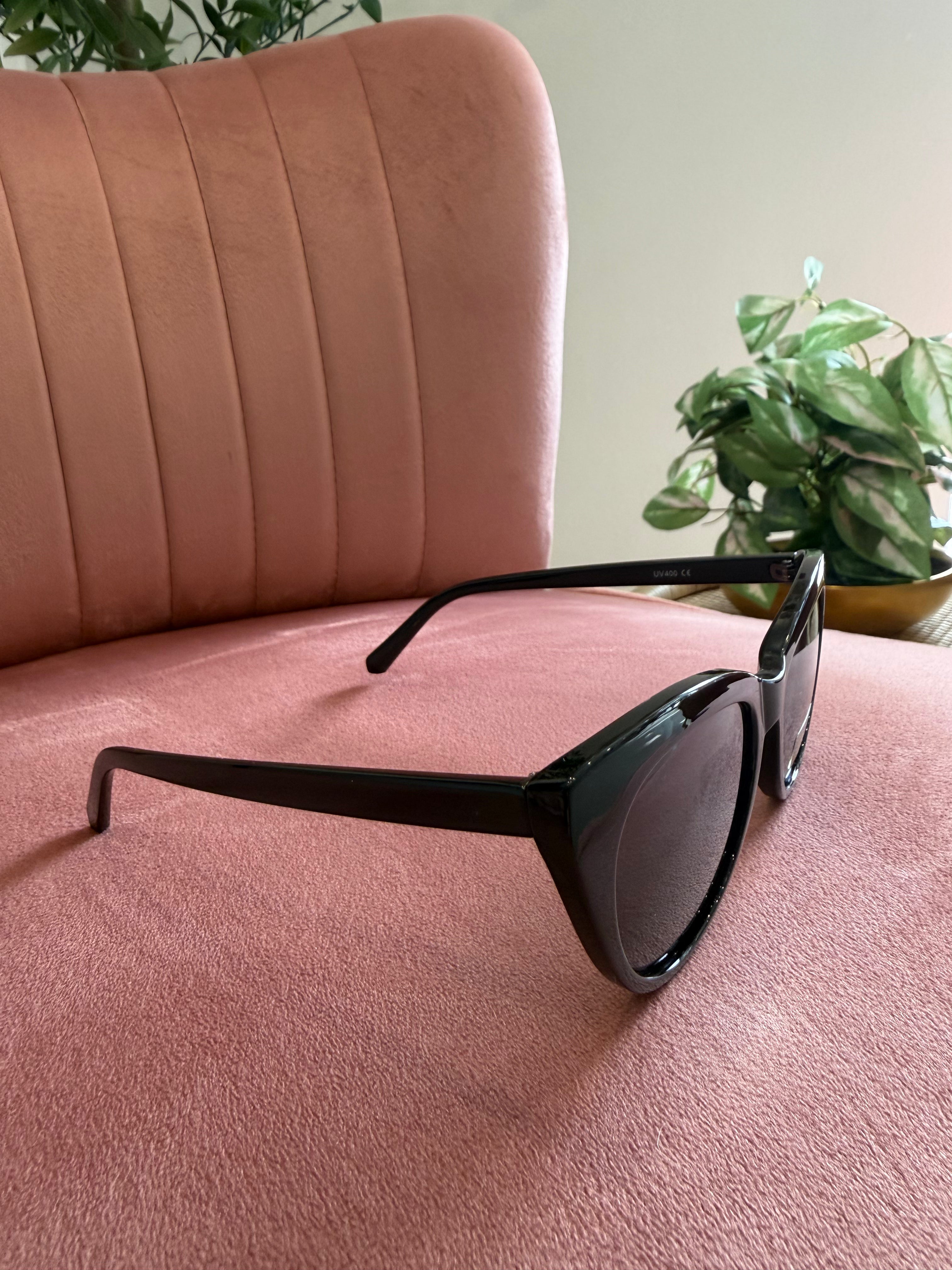 Cateye Frame Sunglasses | Black with Black Lenses