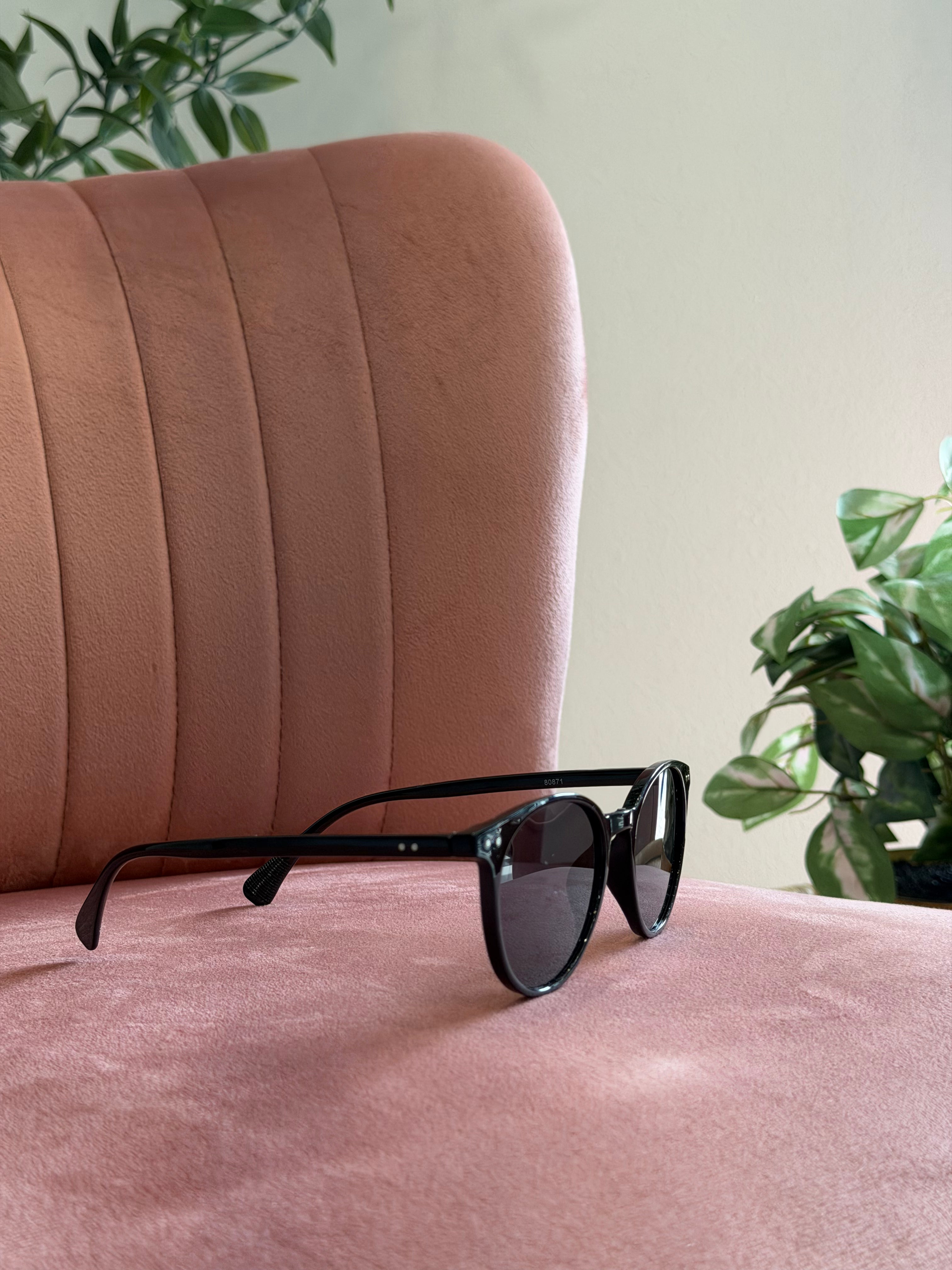 Round Frame Sunglasses | Black with Black Lenses