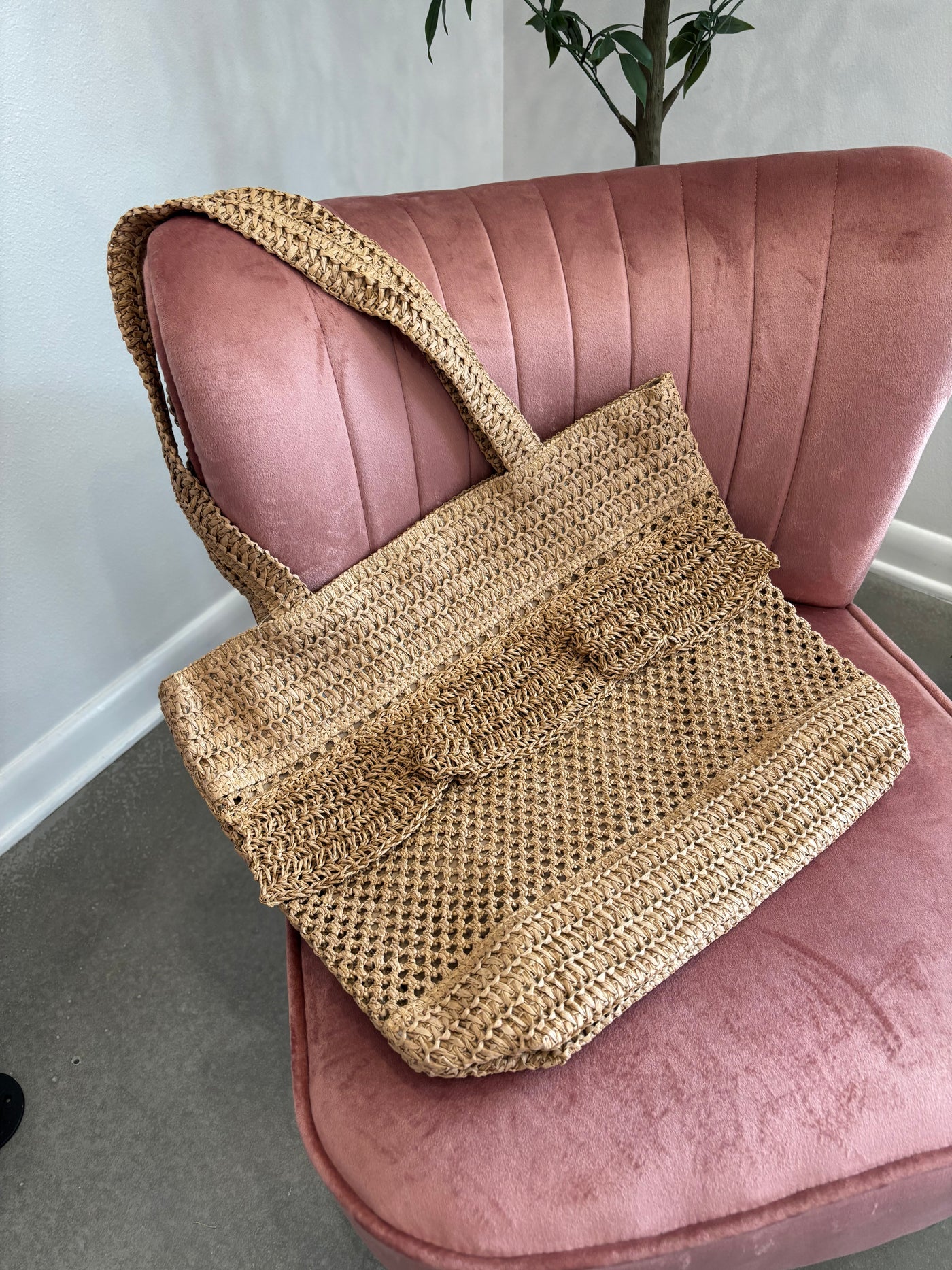 Ruffle Detail Crochet Straw Tote Bag