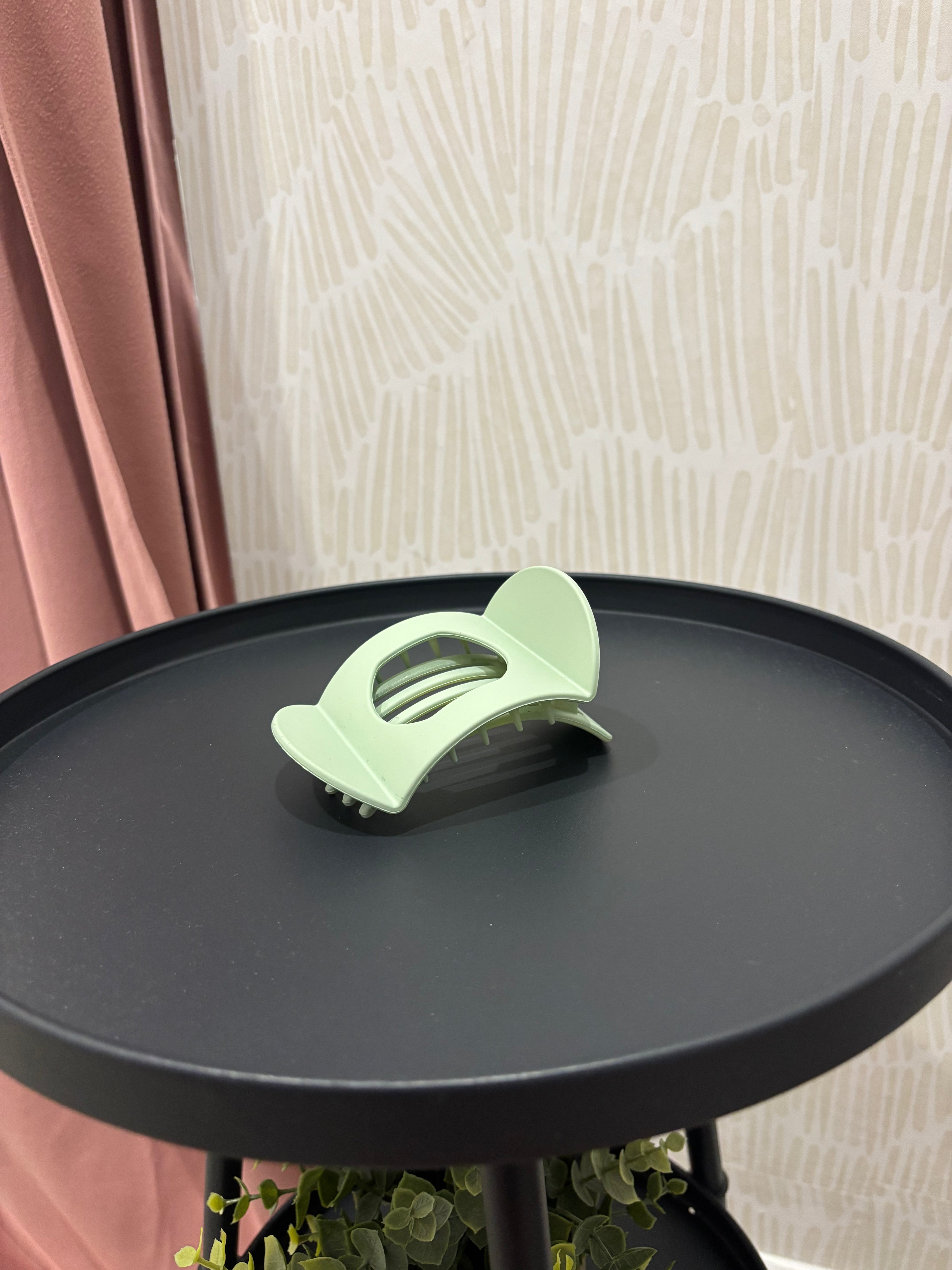 Flat Lay Oval Hair Claw Clip | Green