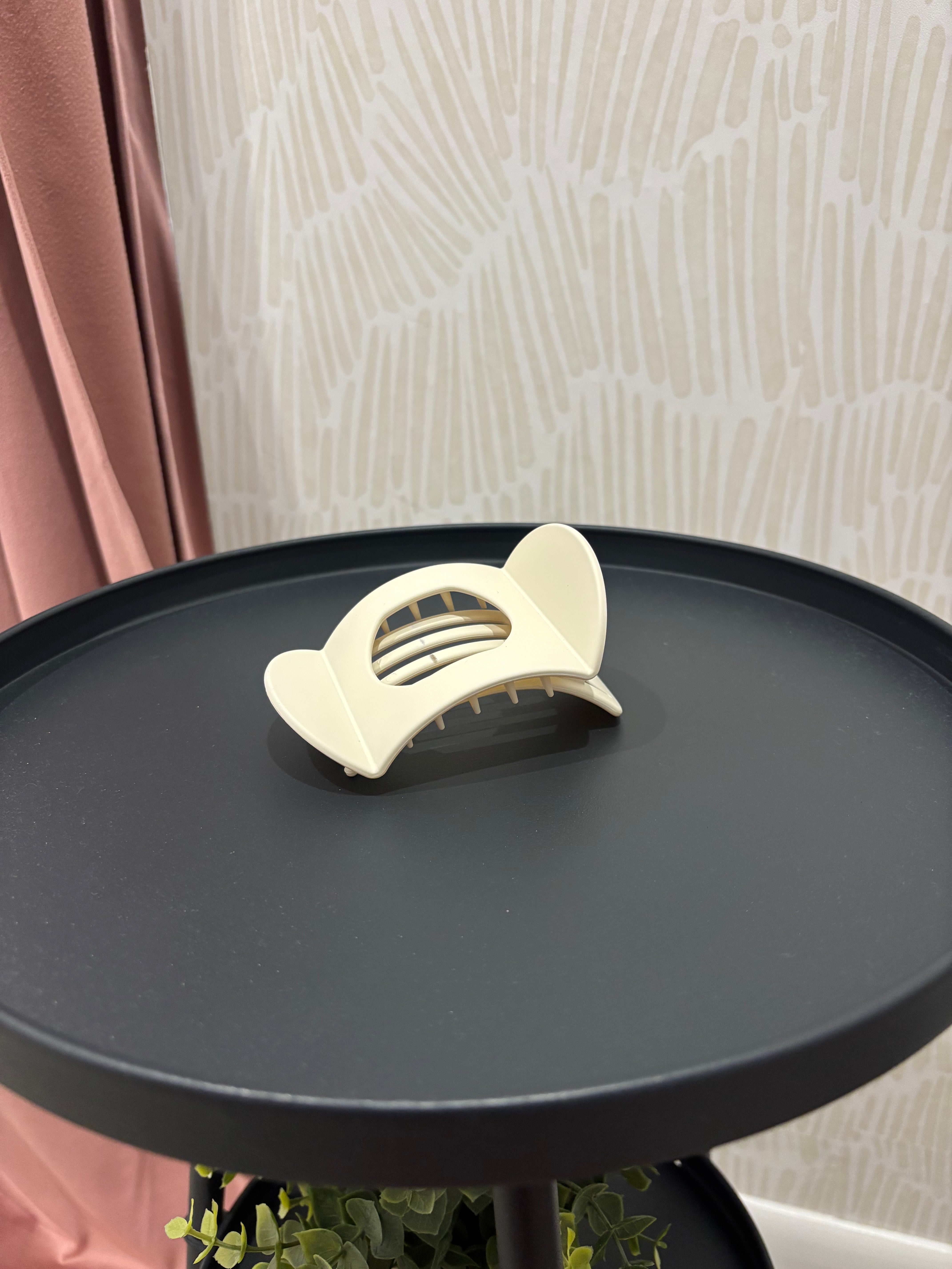 Flat Lay Oval Hair Claw Clip | Off White
