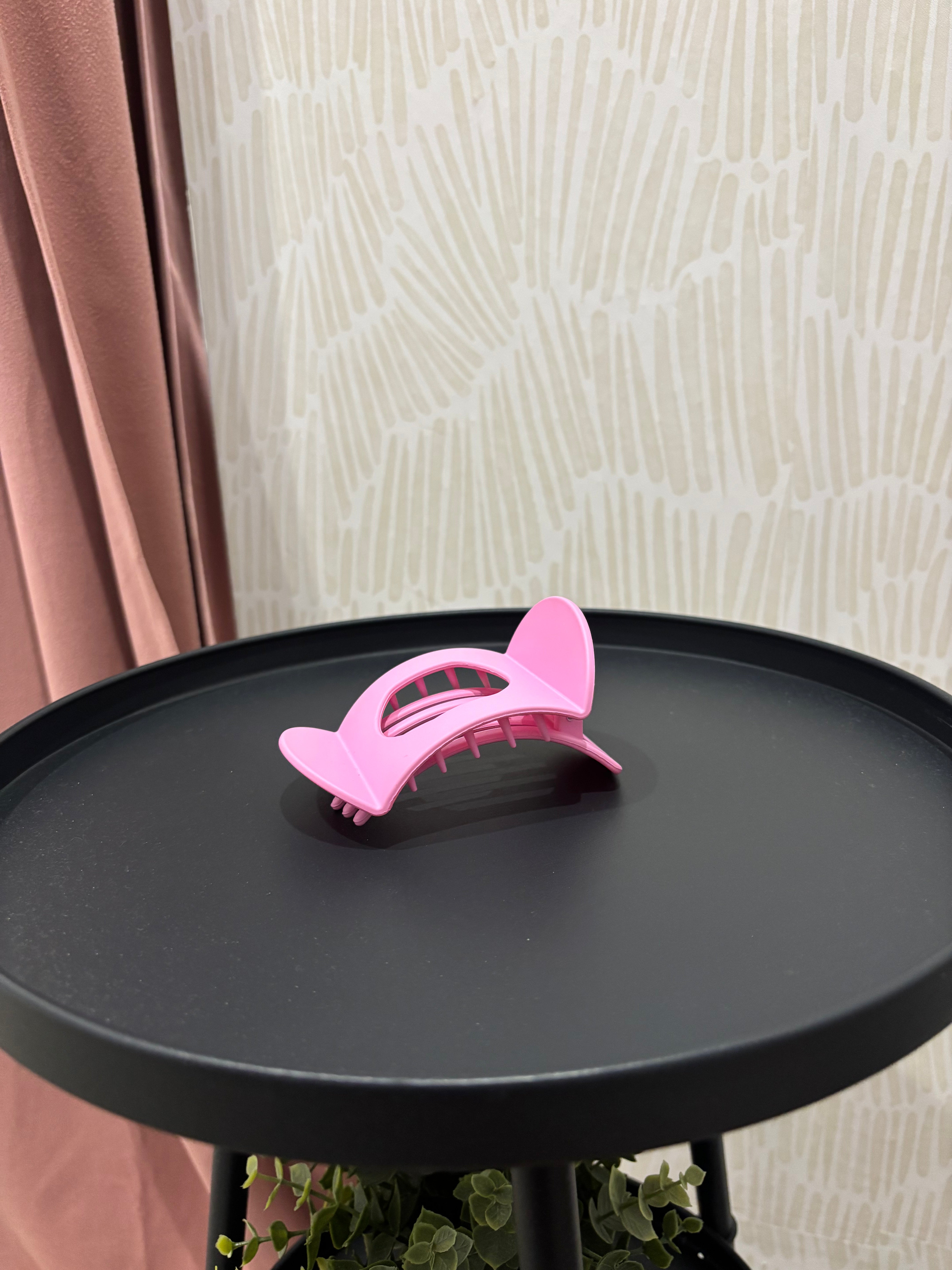 Flat Lay Oval Hair Claw Clip | Pink