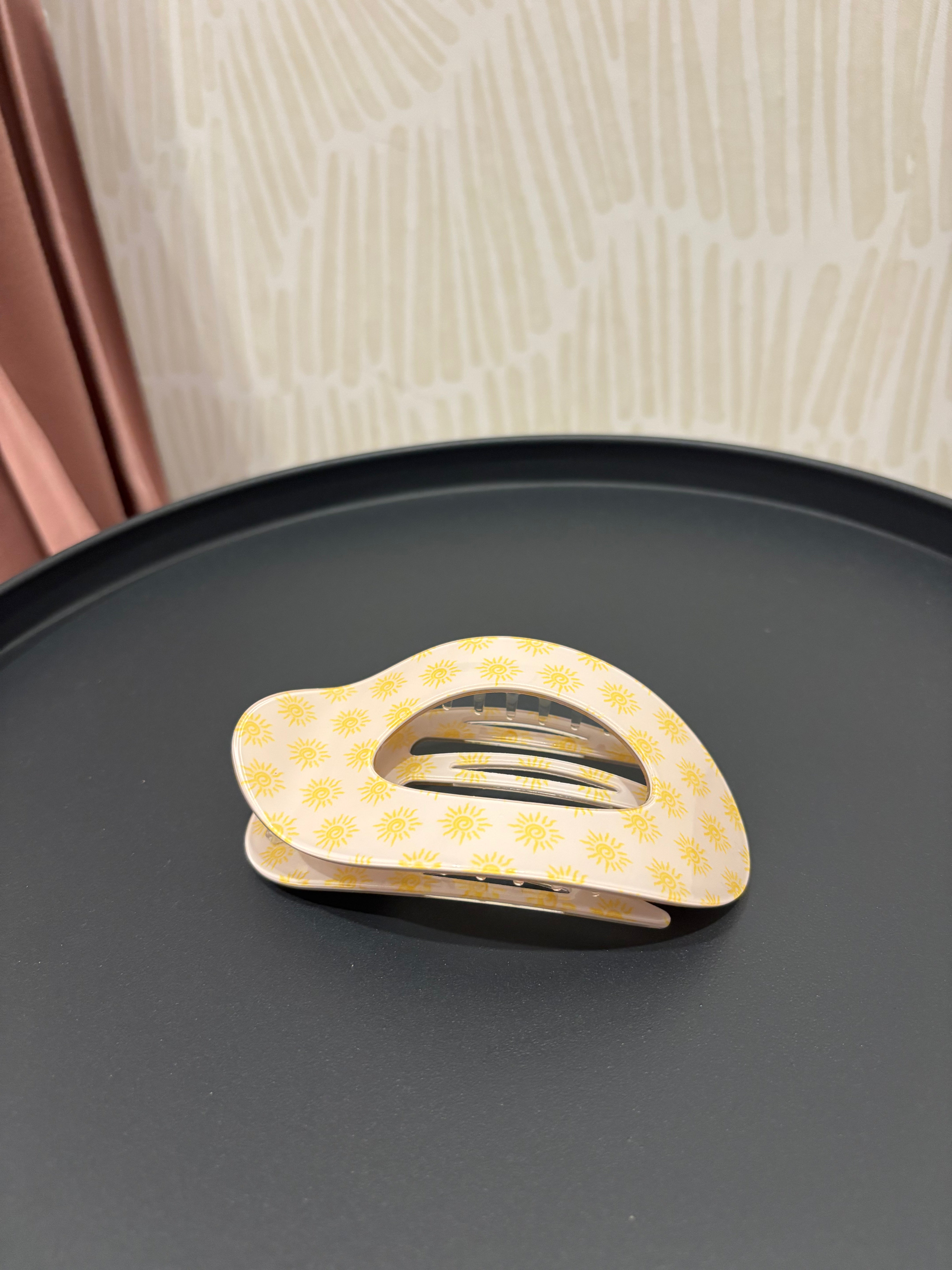 Jumbo Lay Flat Oval Claw Clip | Sun