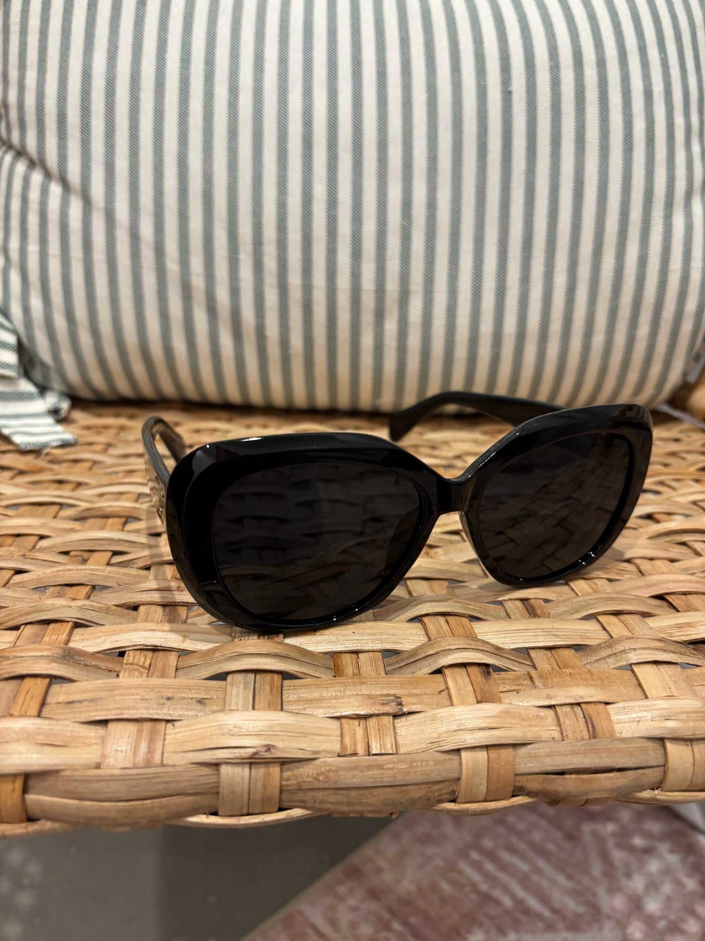 Round Frame Sunglasses | Clear Black
