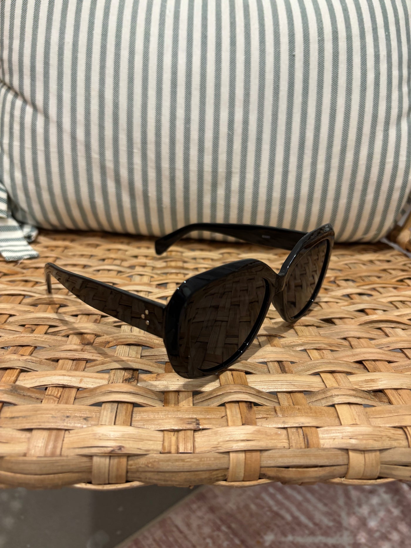 Round Frame Sunglasses | Clear Black