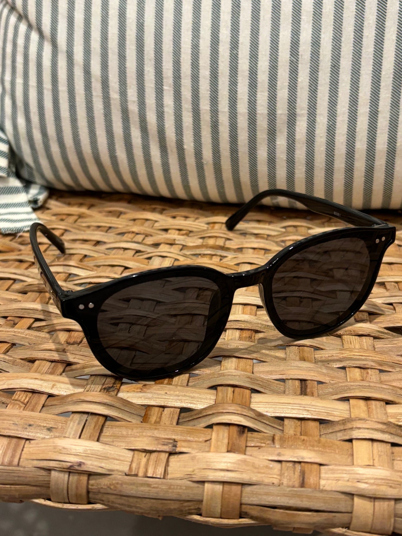 Round Frame Sunglasses | Black