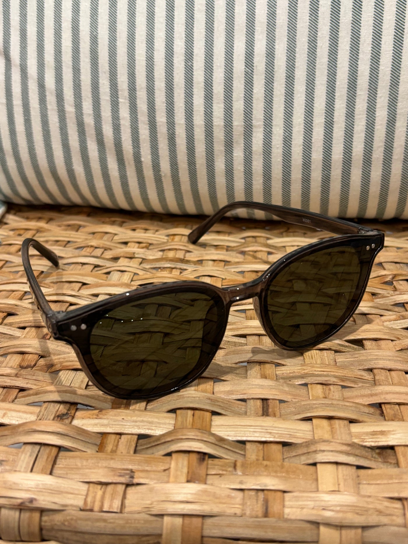 Round Frame Sunglasses | Clear Black