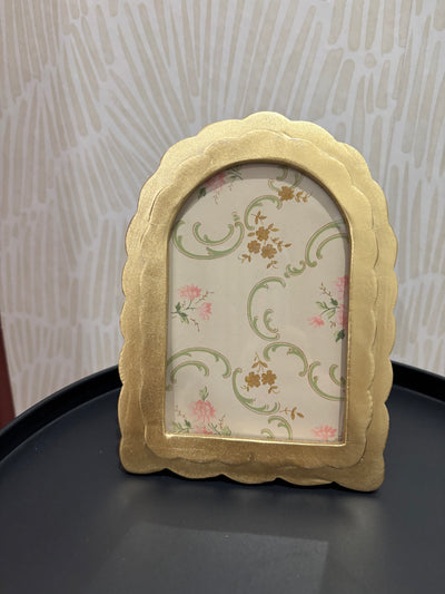 Scalloped Gold Arch Photo Frame