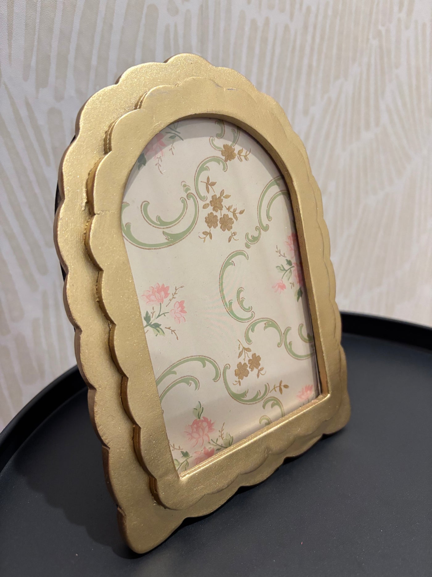 Scalloped Gold Arch Photo Frame