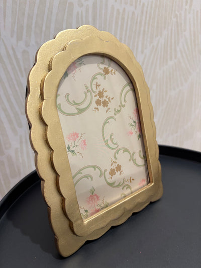 Scalloped Gold Arch Photo Frame