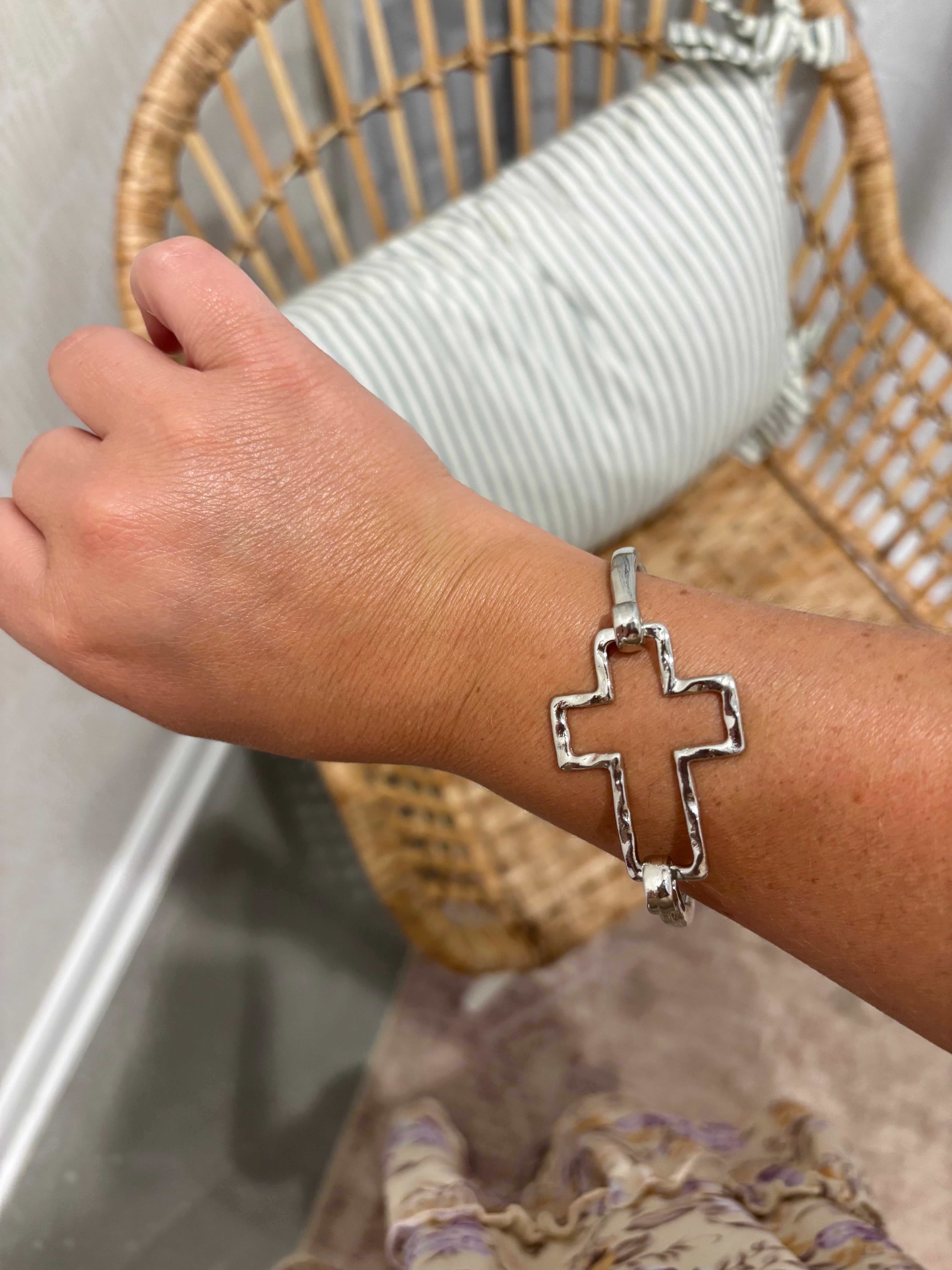 Hammered Cross Bracelet | Silver