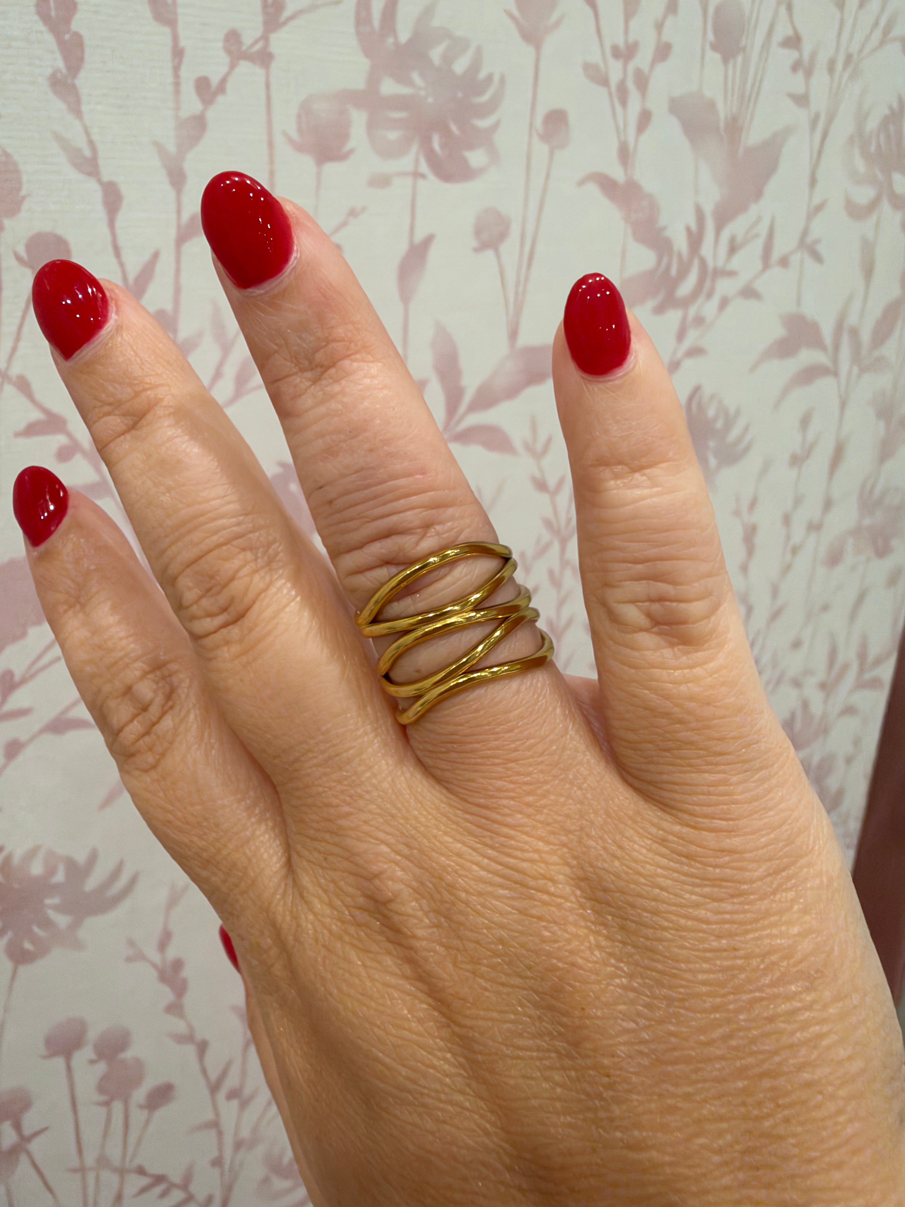 Geometric Open Layered Ring