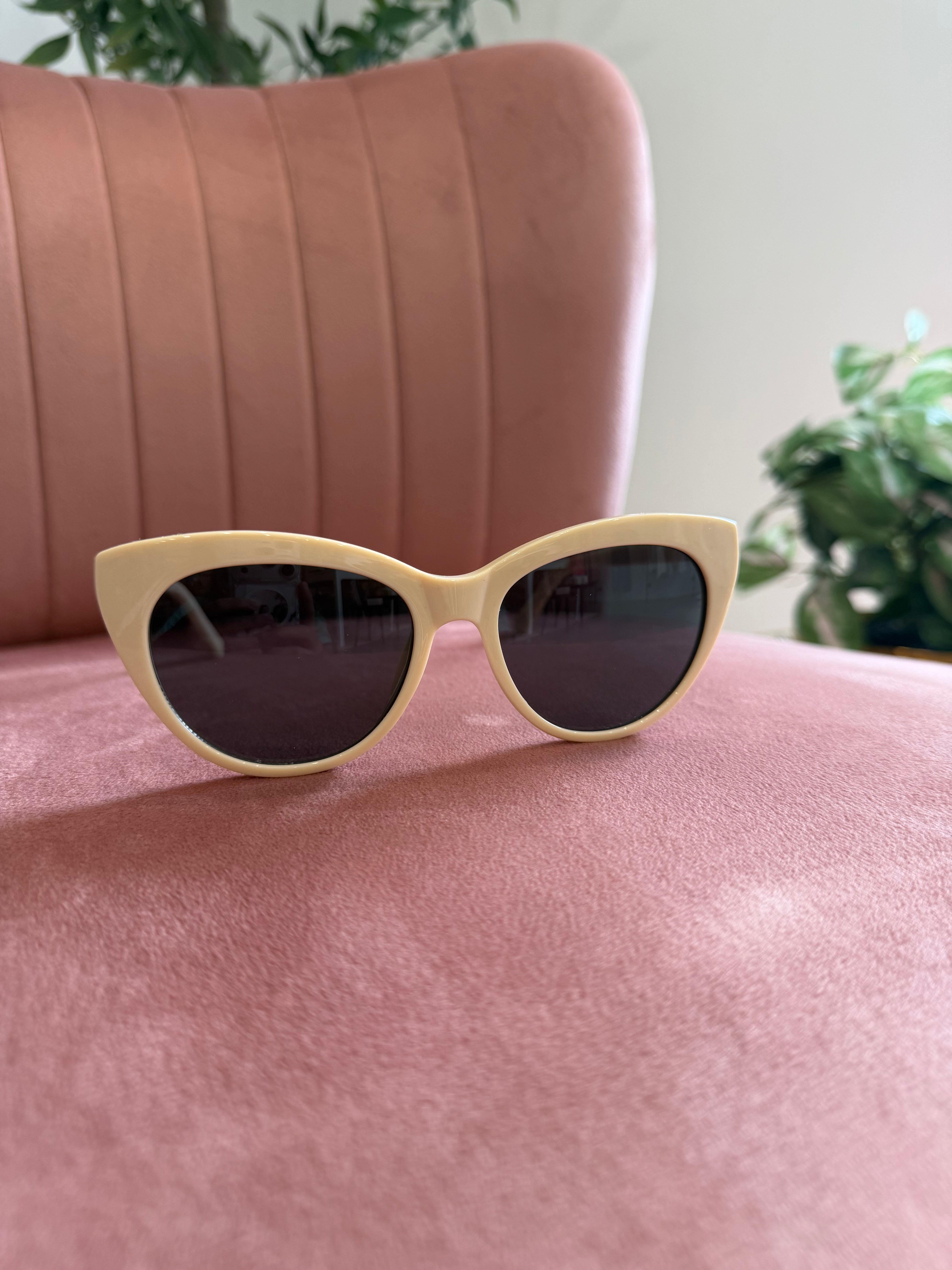 Cateye Frame Sunglasses | Off White with Black Lenses
