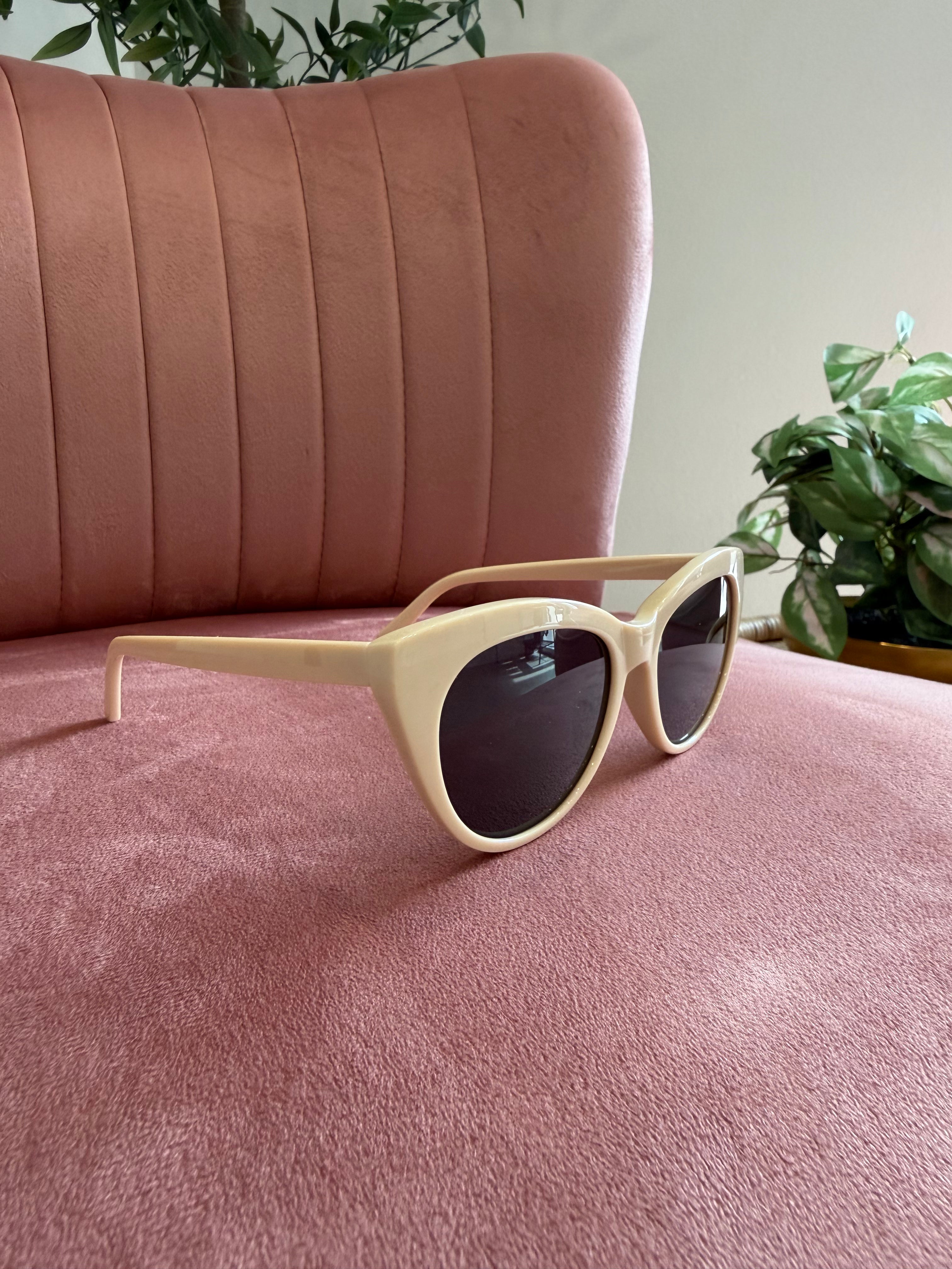 Cateye Frame Sunglasses | Off White with Black Lenses